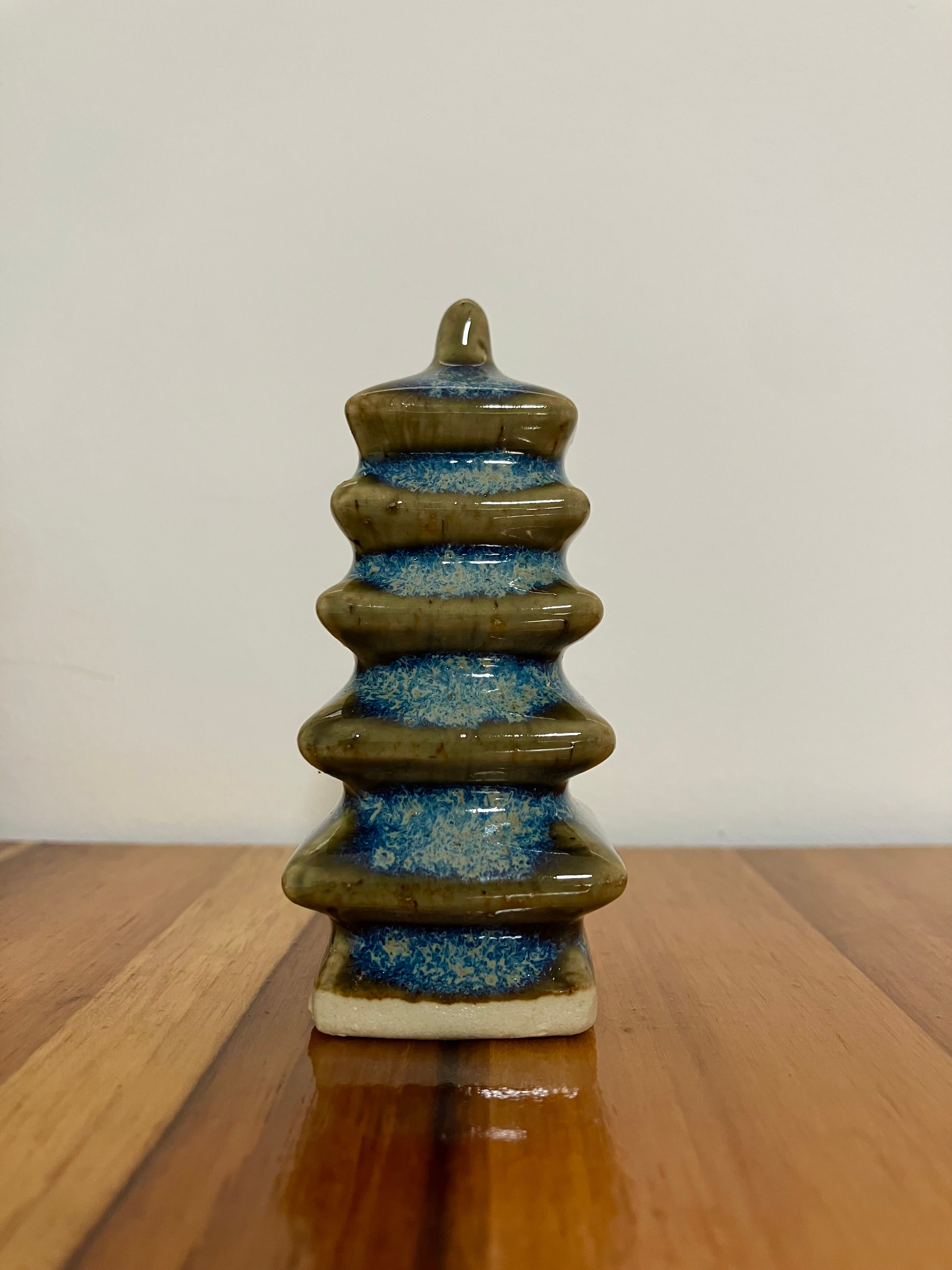 Souvenir da Torre de Miroku – Miniatura em Cerâmica