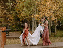 What Does a Maid of Honor Do on the Wedding Day?