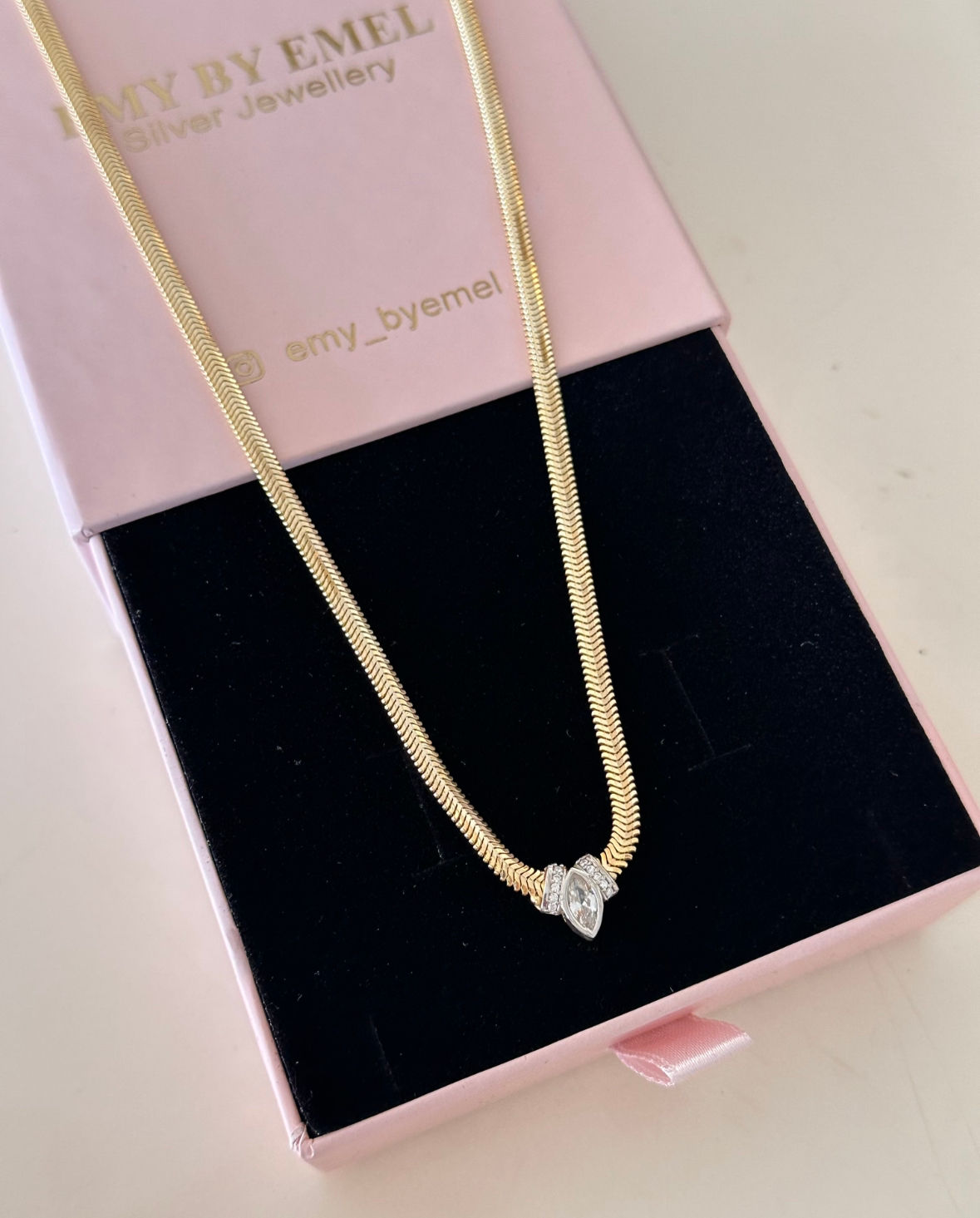 Damla Taşlı Balık Sırtı Zincir Kolye 