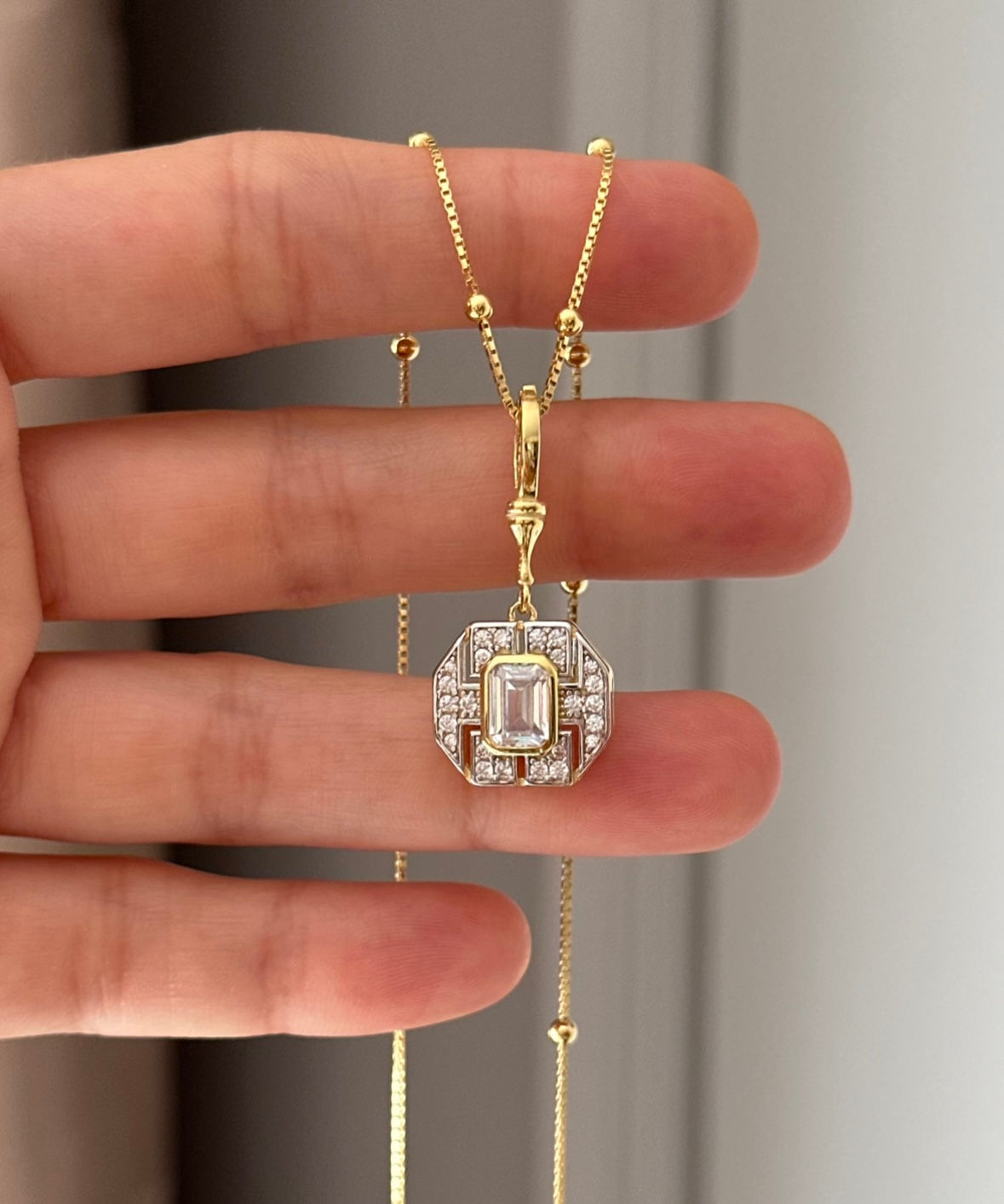 Top Zincirli Baget Taşlı Kolye