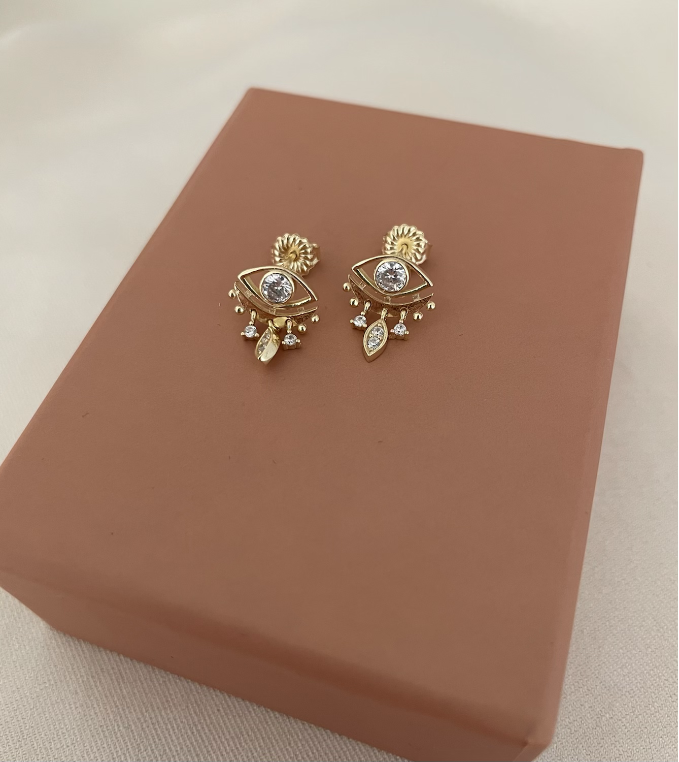 Sallantılı Göz Küpe