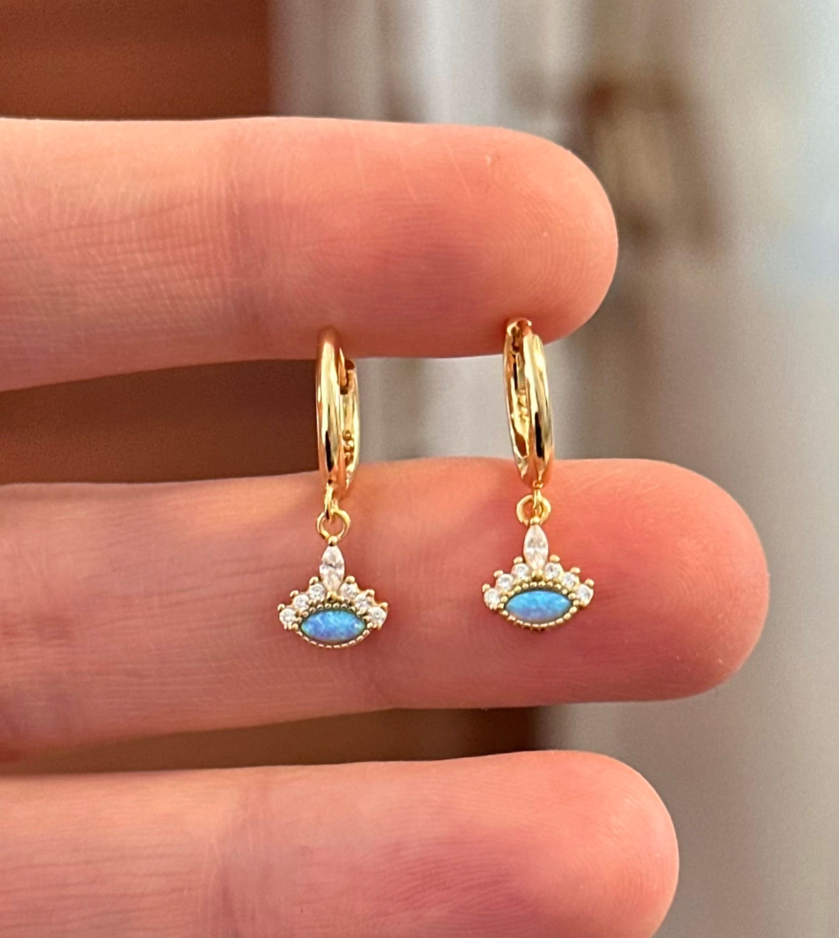 Opal Taşlı Mini Göz Küpe