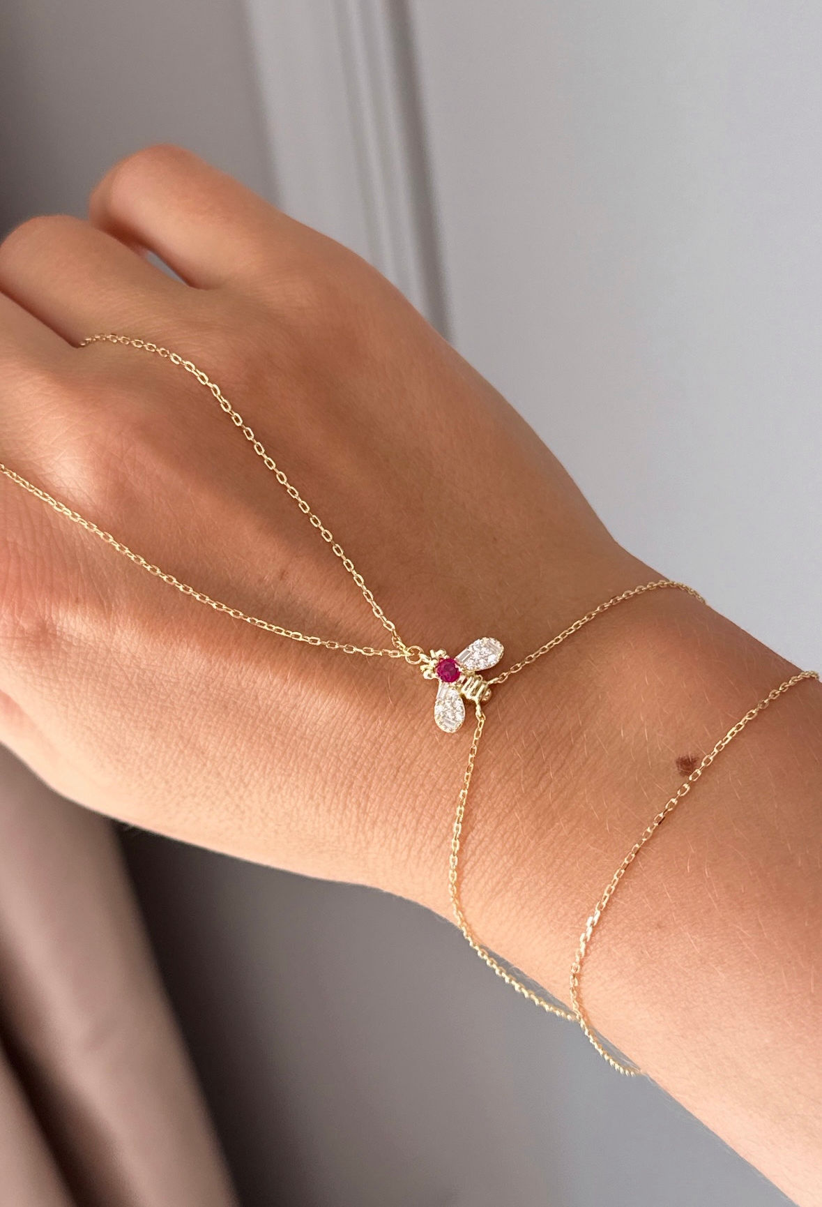 Ruby Taşlı Arı Şahmeran