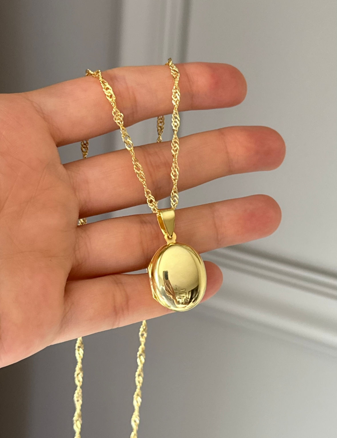 Kapaklı Oval Madalyon Kolye 