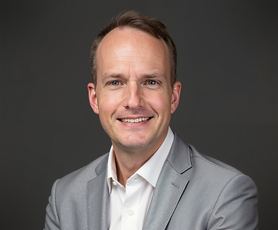 #17 - Eric Davis - HeadshotPro.png