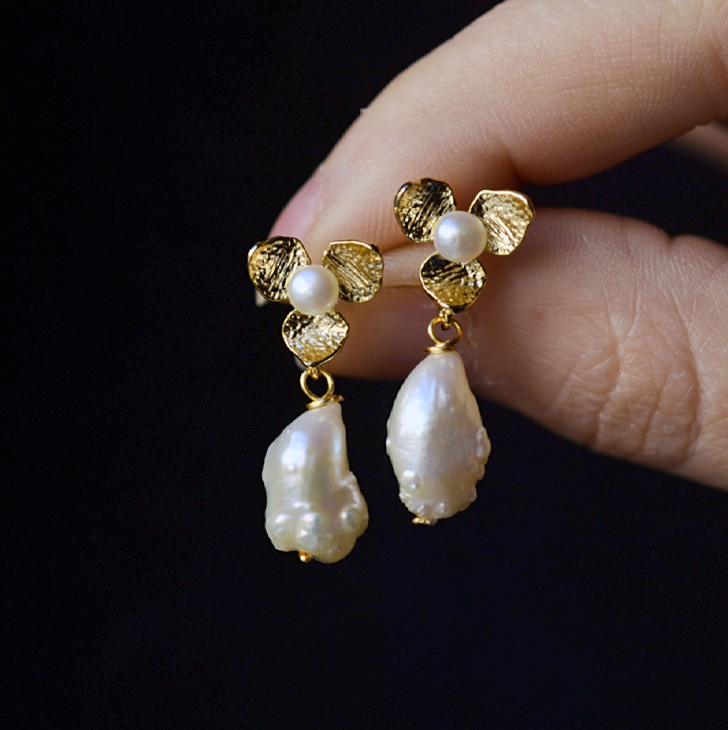 freshwater pearl earrings, handmade gift, gift for her, valentine handmade gift, flower earrings
