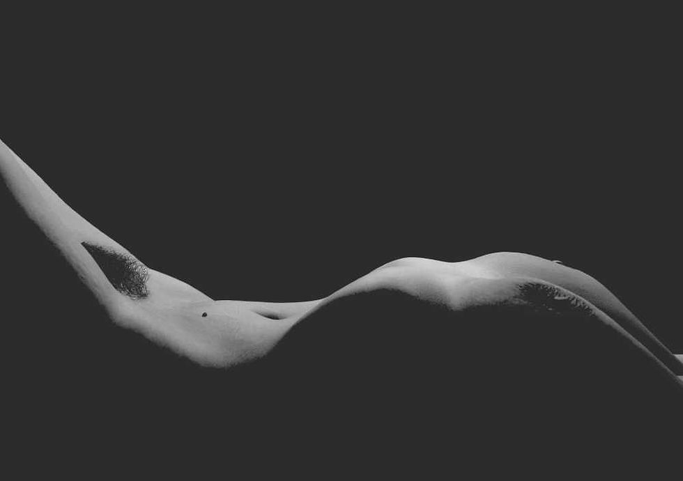 Monochrome bodyscape of Misuzu from thigh to neck