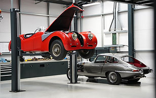 hilton-and-moss-e-type-and-xk.jpg