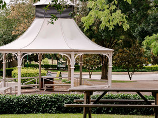 Holiday Shopping Made Easy at Hunter Valley Gardens Shopping Village