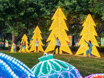 Christmas Comes Early to Hunter Valley Gardens