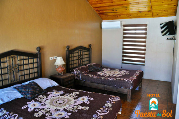 Interior habitación de hotel puesta del sol, Creel, Chihuahua.