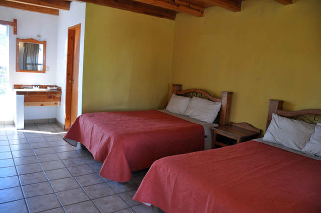 Interior habitación doble, hotel Real de Creel, Creel, Chihuahua.