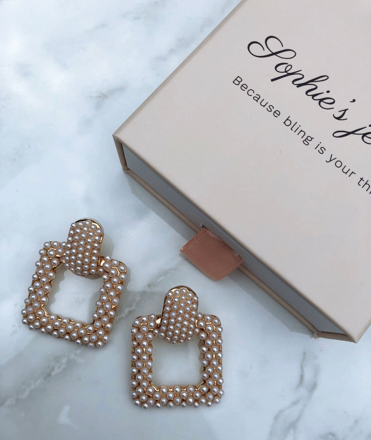 Gisselle pearl mini earrings 