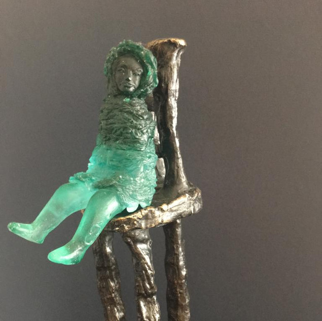 Material: Glass and Bronze
Dimensions: 13 cm x 13 cm x 46 cm