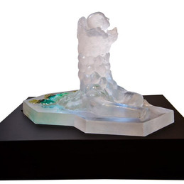 Material: Glass and Wooden Base
Dimensions: 56 cm x 39 cm x 35 cm