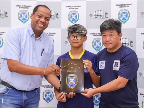 Câmara reconhece mérito de tenista na conquista de campeonato infantil