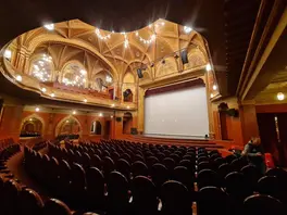 Quel écran de projection choisir pour un théâtre ?