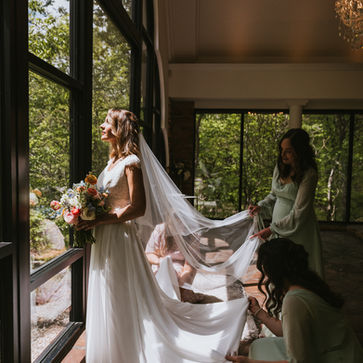 A Sentimental Spring Wedding at Stonegate Glass Chapel