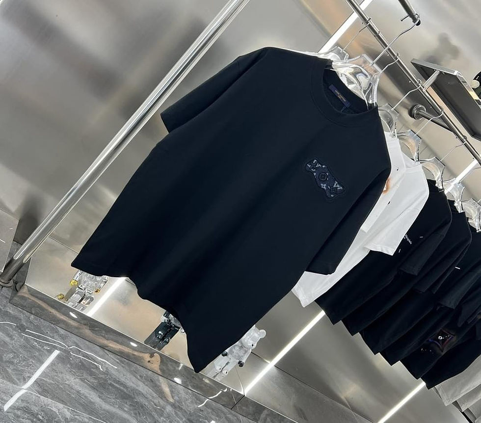 الصورة المصغرة: LO*IS VUIT*ON Logo Embroidery T-shirt 