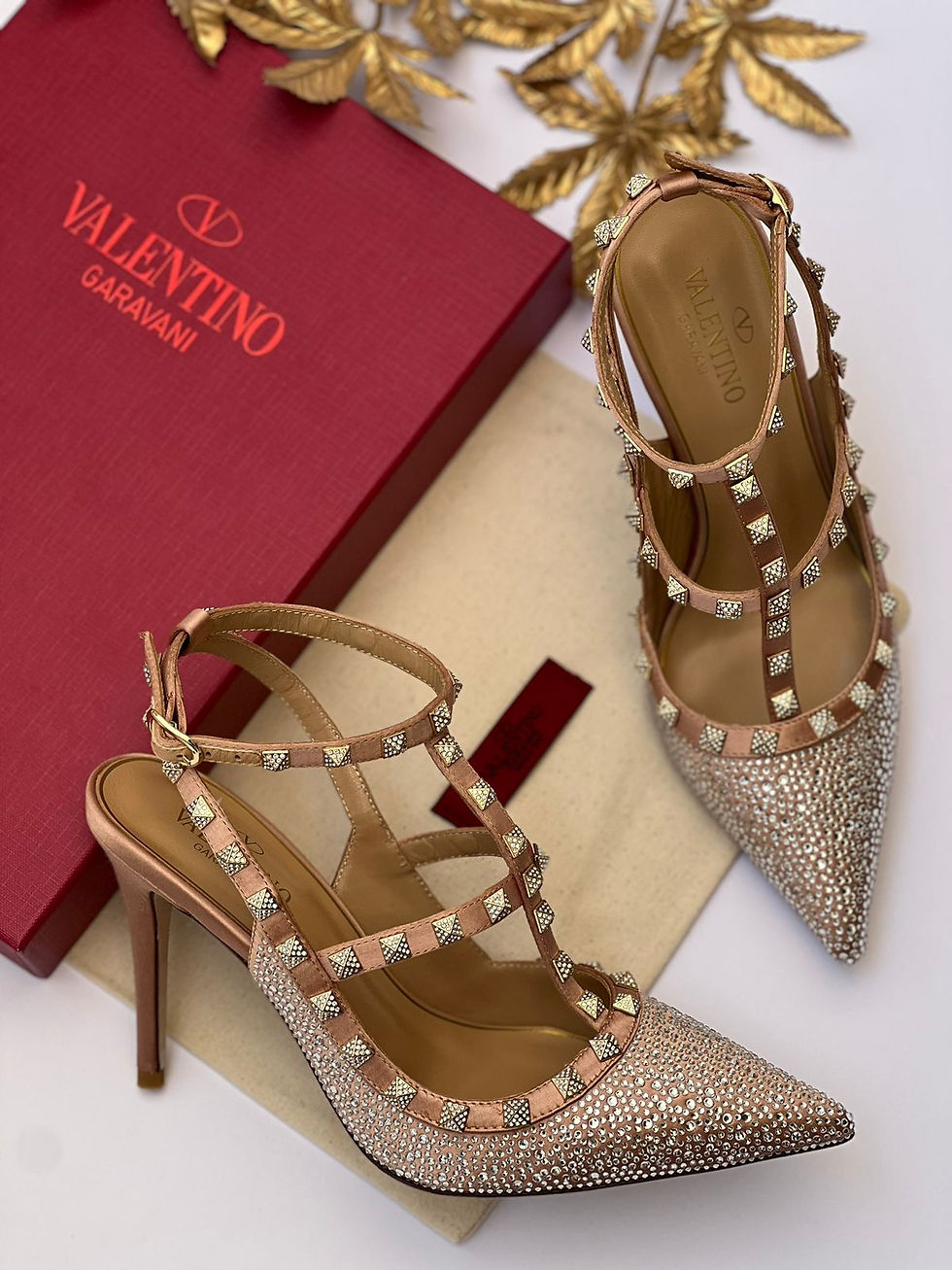 الصورة المصغرة: Pointed & Studded Stilettos
