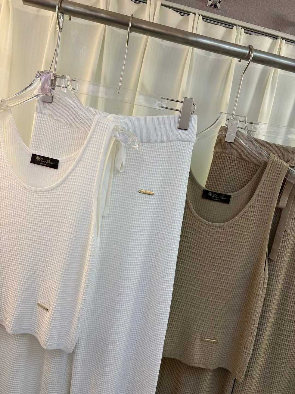 الصورة المصغرة: LORO P!ANA Tracksuit Set