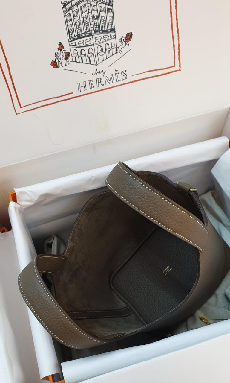 الصورة المصغرة: Picotin Gold Lock 18 B Taurillo Grey Clemence 