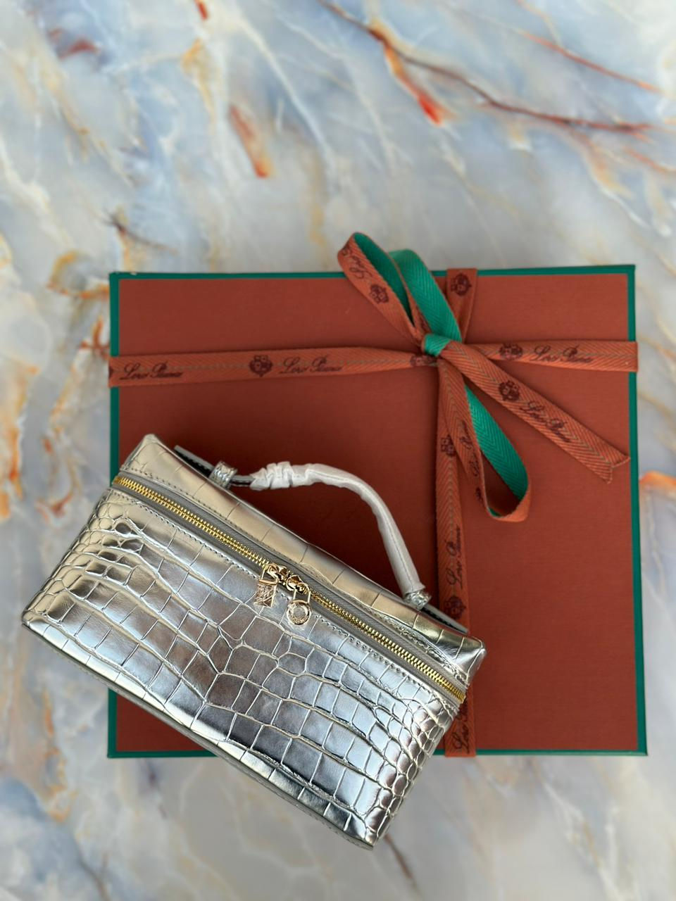 الصورة المصغرة: Loro Pi@na Crocodile Printed Mini Handbag Elegant Crossbody Bag