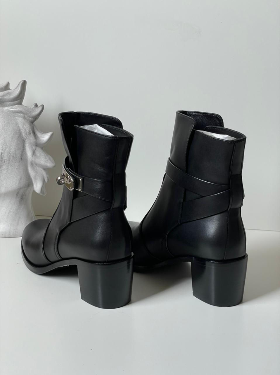 الصورة المصغرة: Hermes Heeled Ankle Boots for women