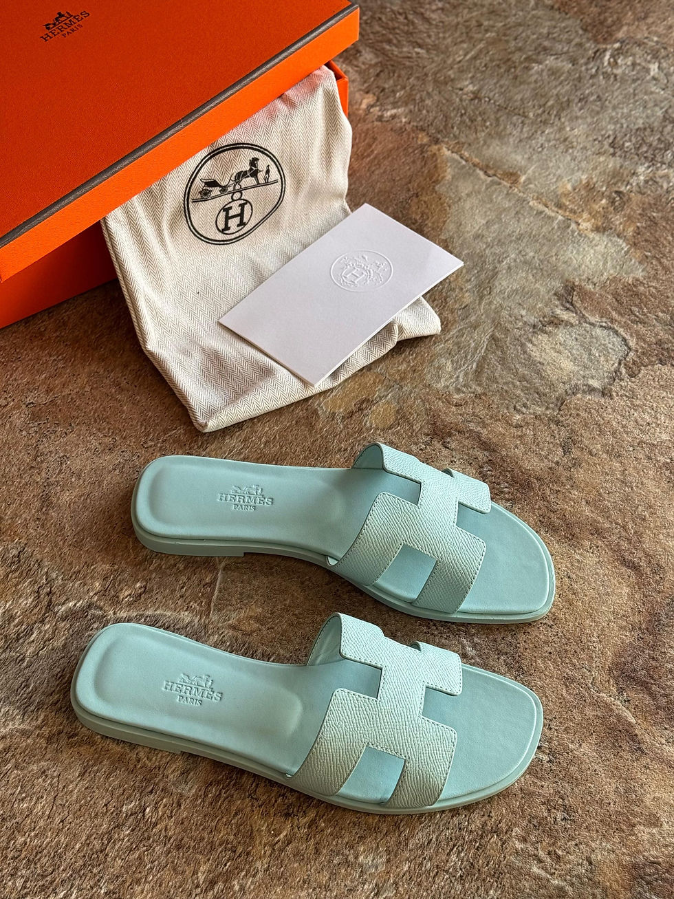 Thumbnail: H€RMES Oran Sandals
