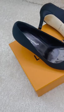 Thumbnail: Black Pointed Toe Pumps