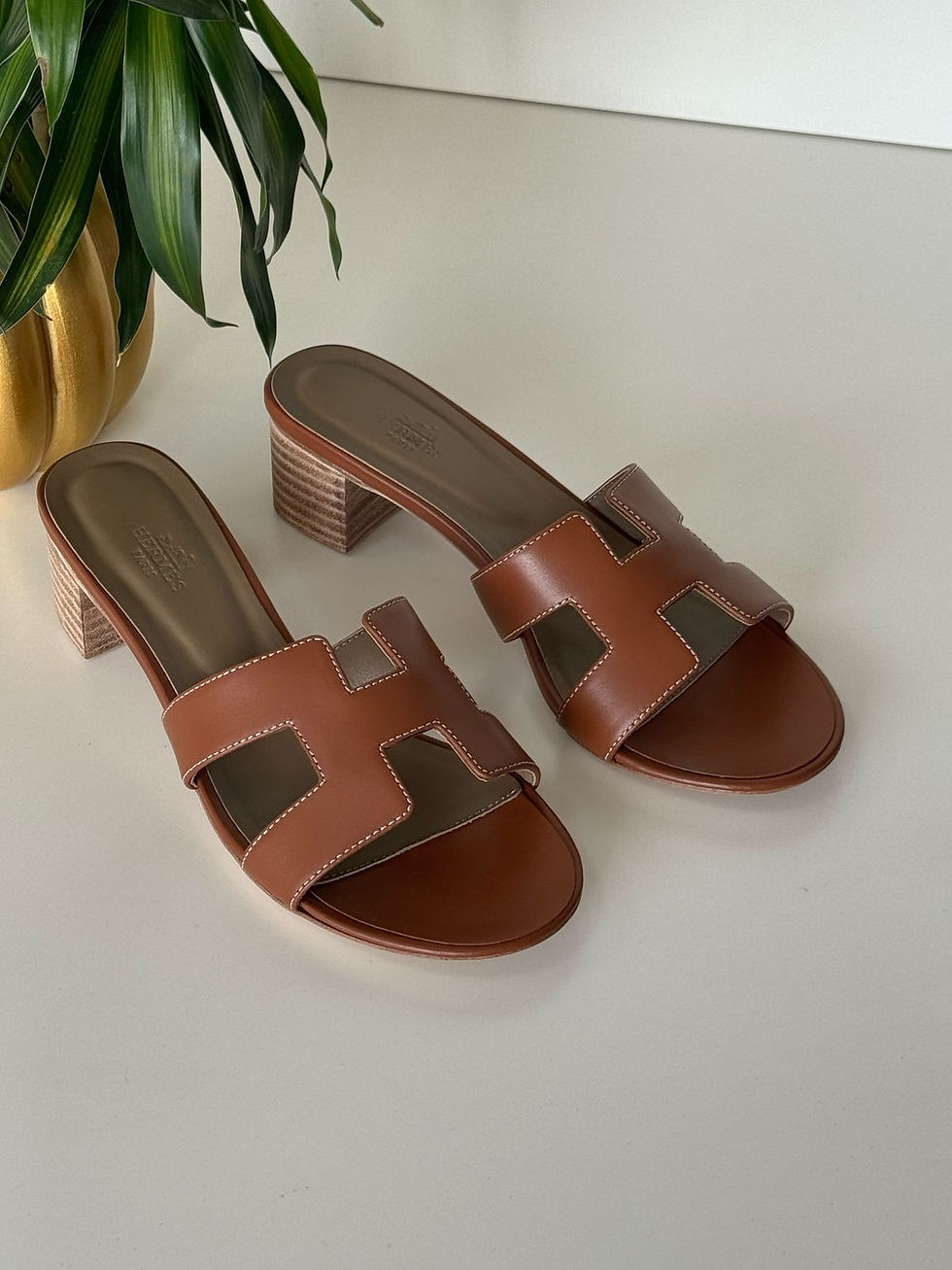 Thumbnail: H€RM€S Oasis sandals in radiant Doré 