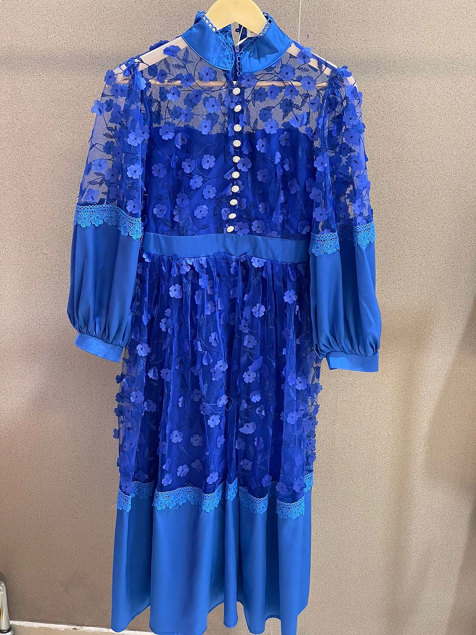 Thumbnail: Elegant 3D Floral Mesh Dress Band Collar Lantern Sle