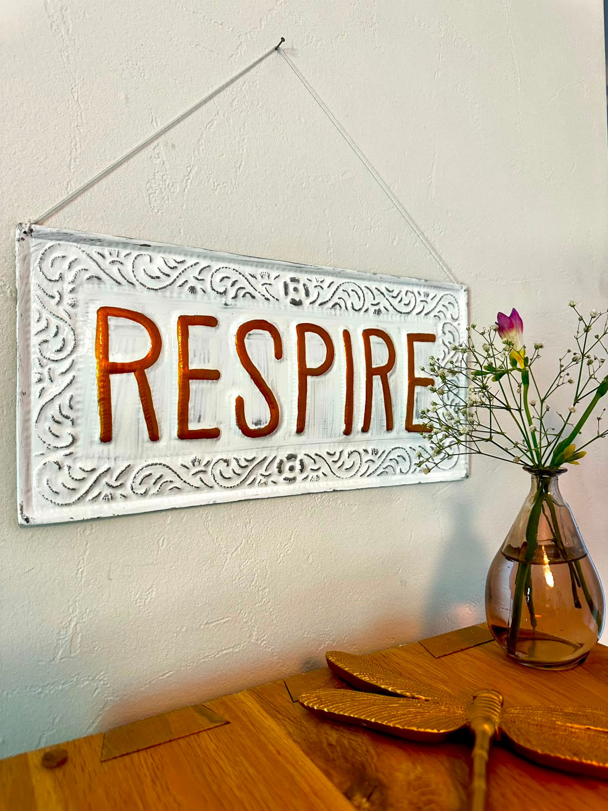 Plaque décorative en métal "RESPIRE"