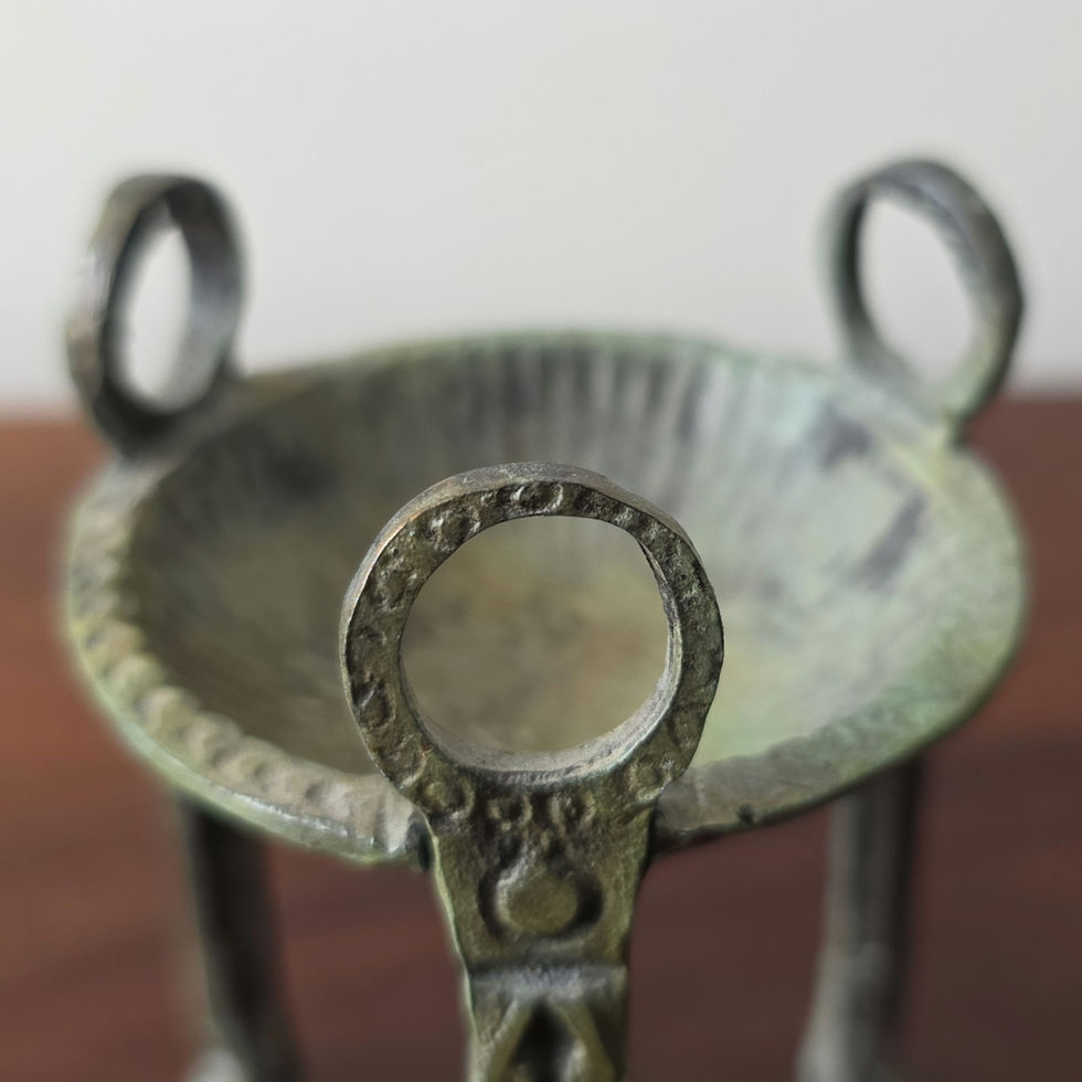 mini bronze tripod a hospitality gift