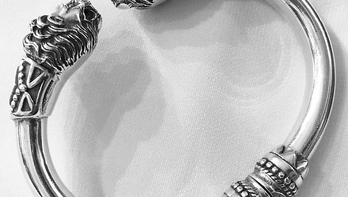 luxurious twin lions torc bracelet