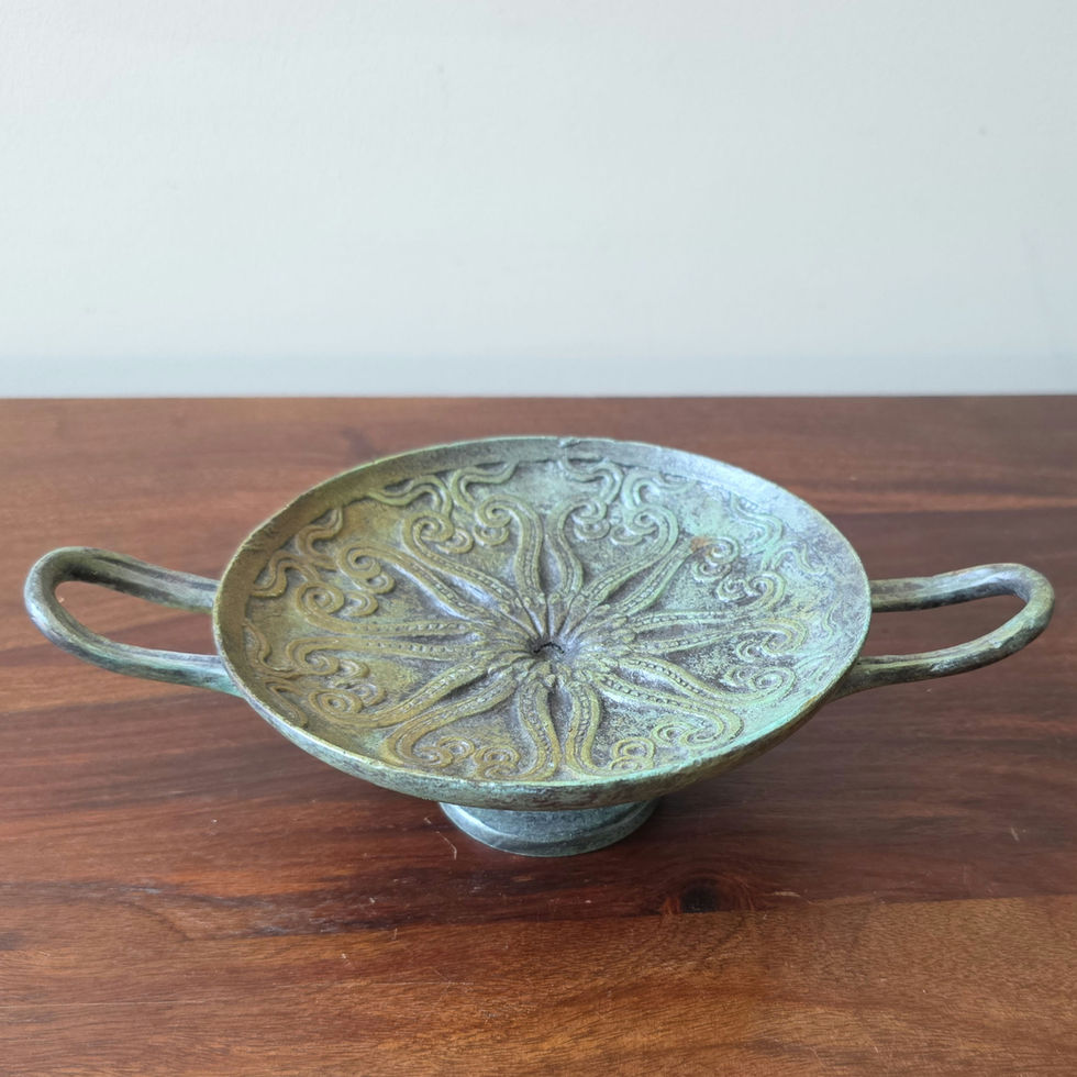 bronze kylix with octopus tondo
