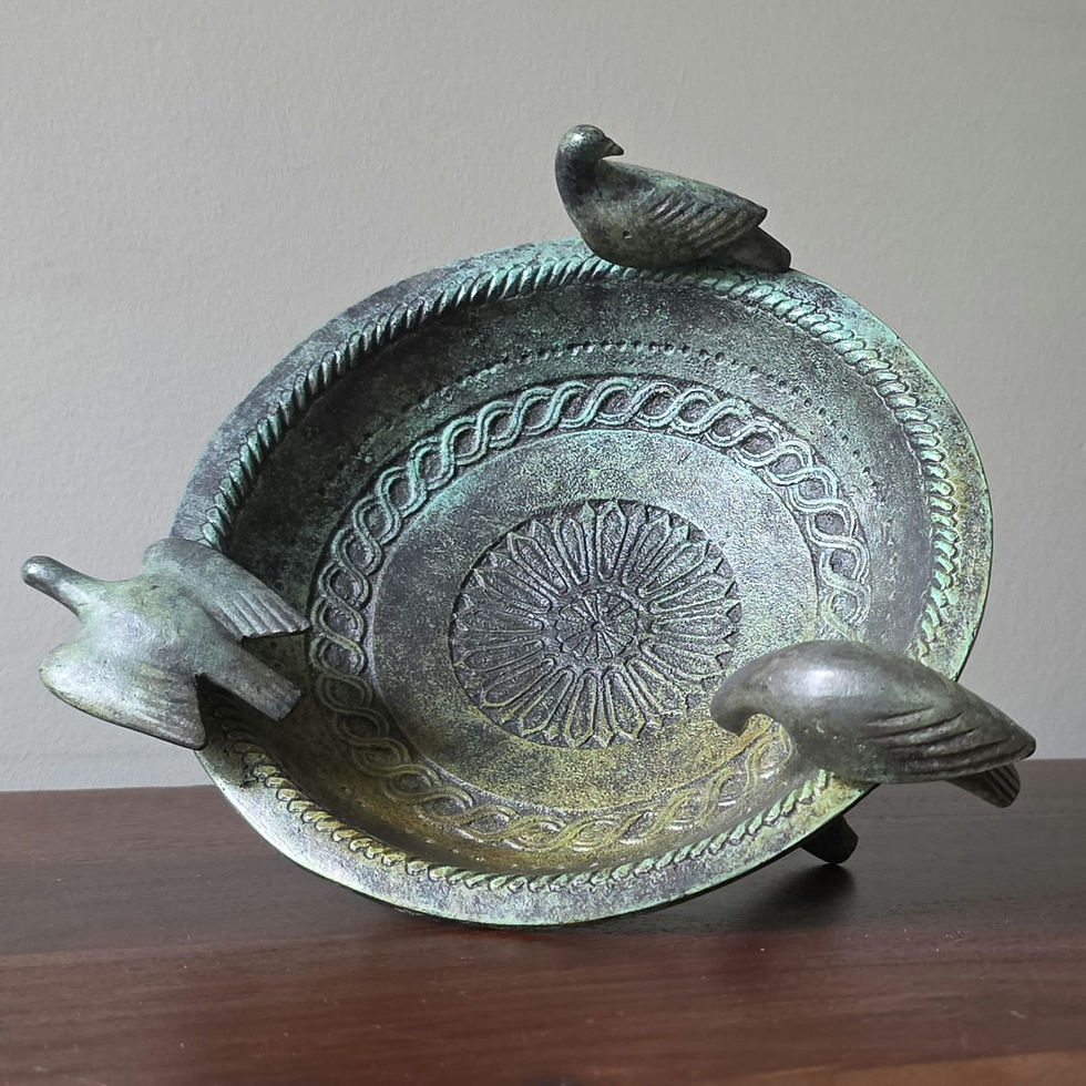 Thumbnail: bronze decorated bowl with turtle-doves