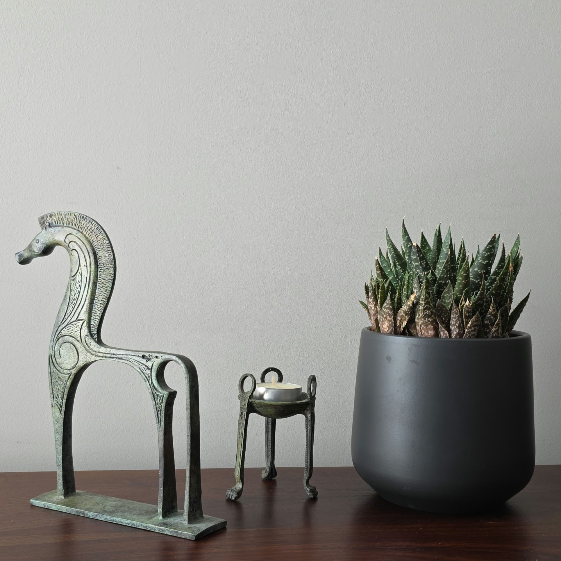 bronze geometric horse (medium)