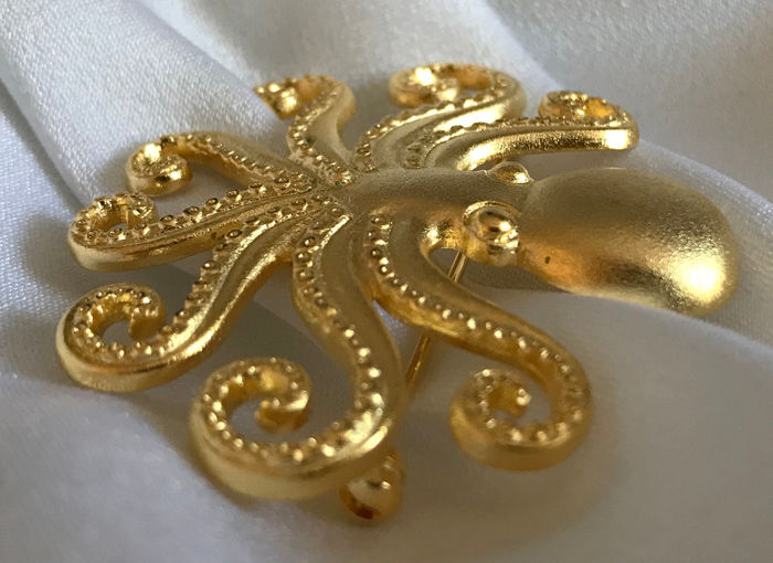 octopus gold-plated pendant brooch