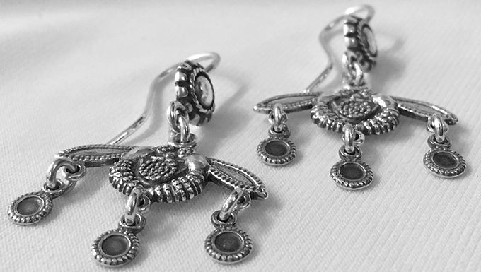 Minoan Malia honeybees earrings