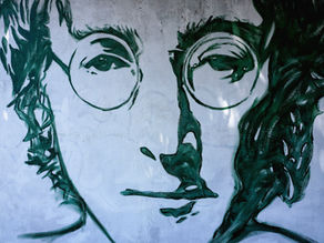 JOHN LENNON: o Beatle que criou e cantou música, amor e revolução