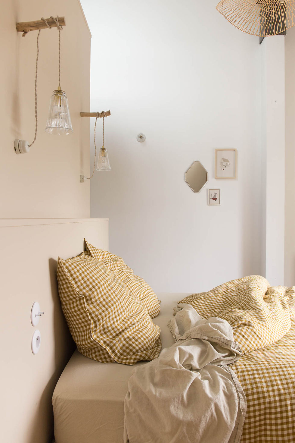 Chambre Nid de Maison Le Détour avec linge de lit en lin à motif vichy