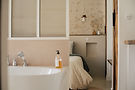 Chambre Cocon avec salle de bain ouverte sur la chambre