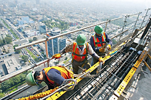 Empleo formal en construcción aumenta 5.8% por obras privadas, reporta INEI 