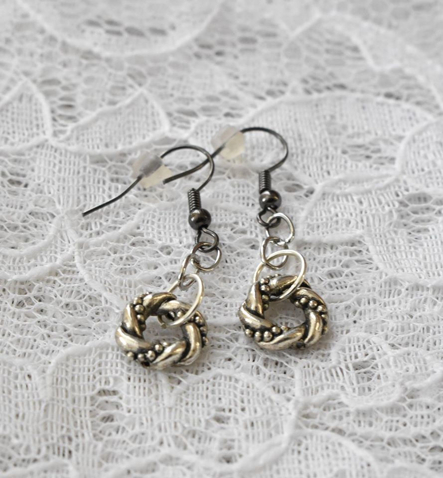 50496075_2059531447418132_33859403669045