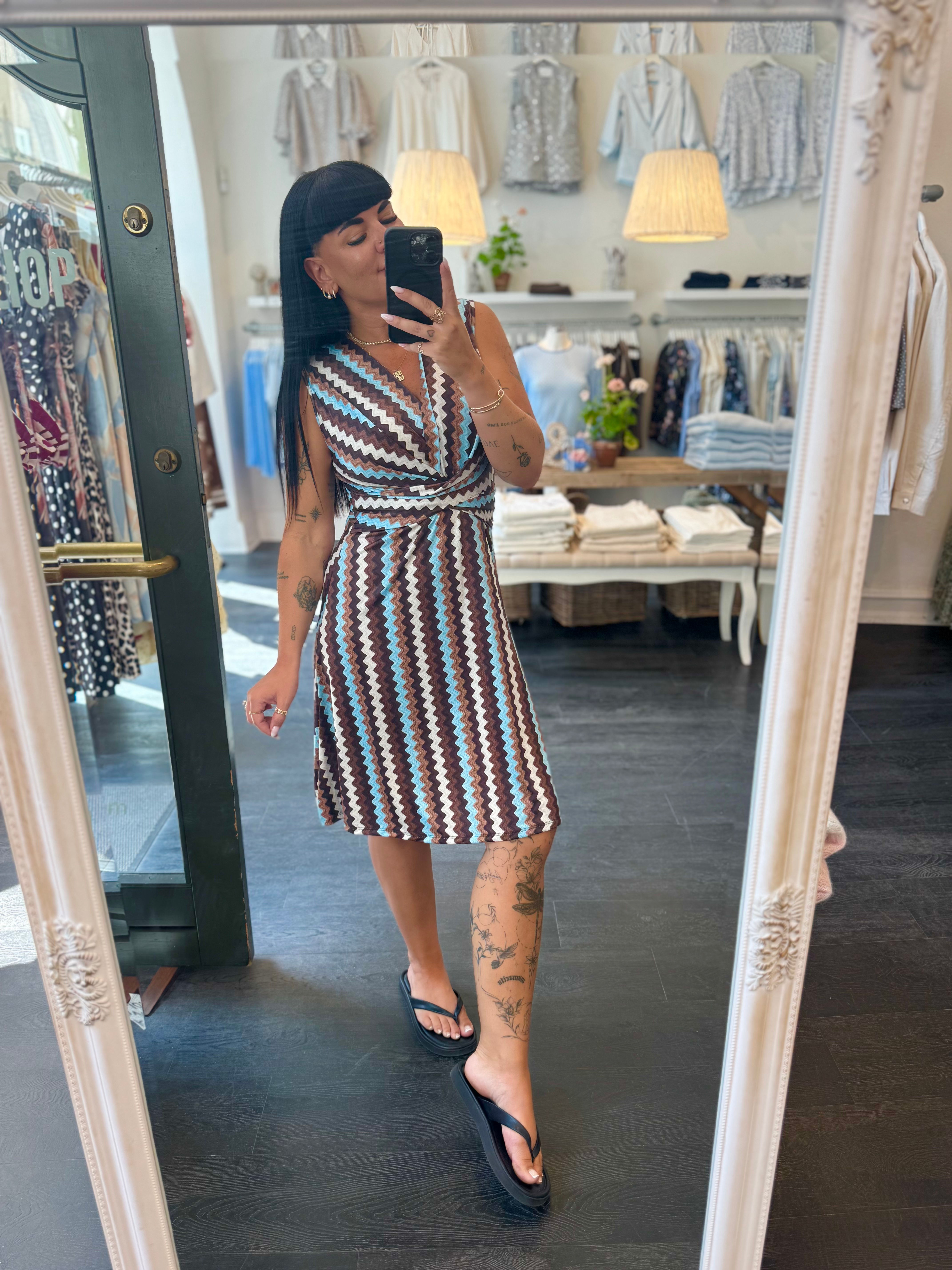 LINA V-NECK DRESS