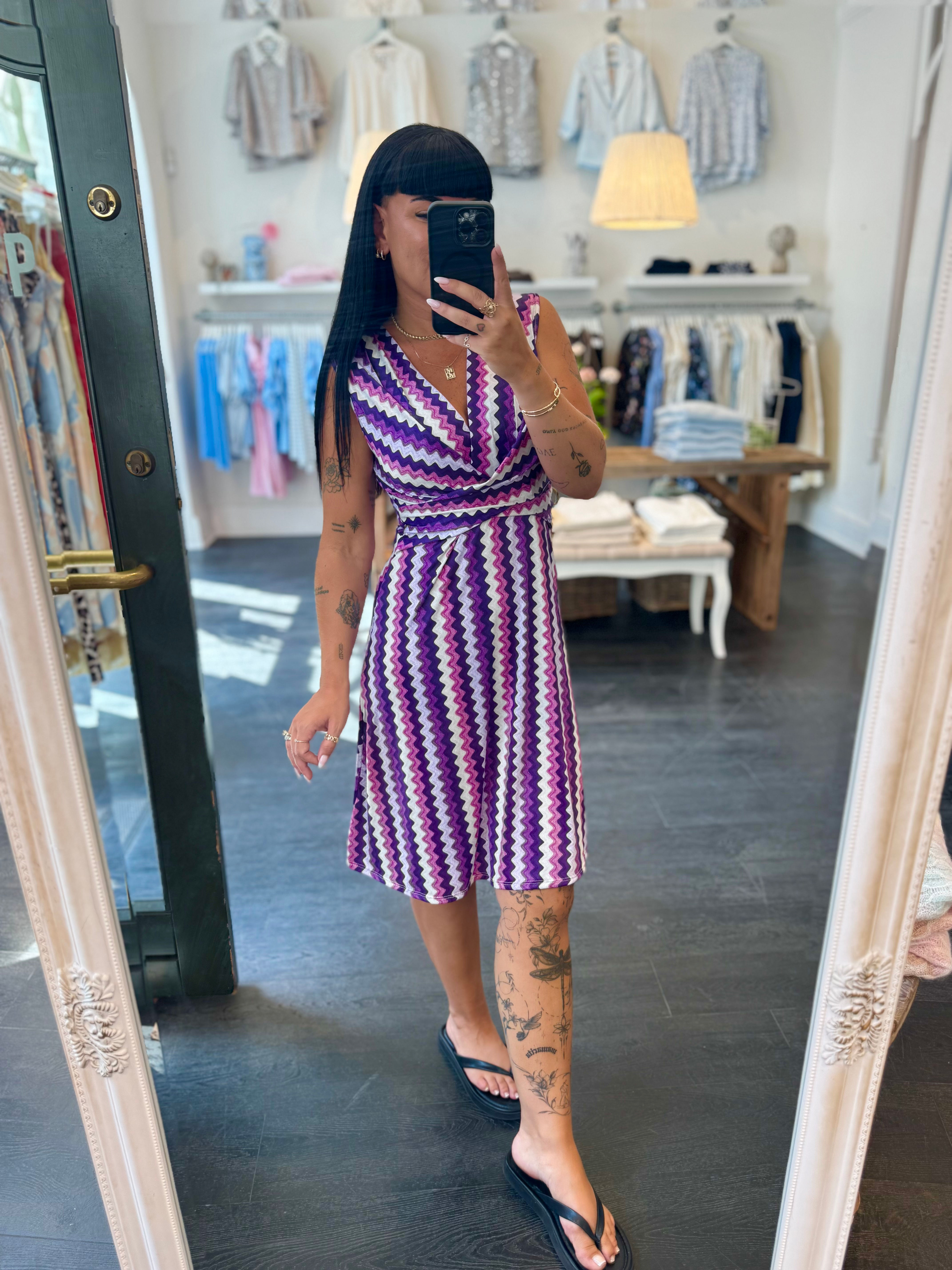 LINA V-NECK DRESS