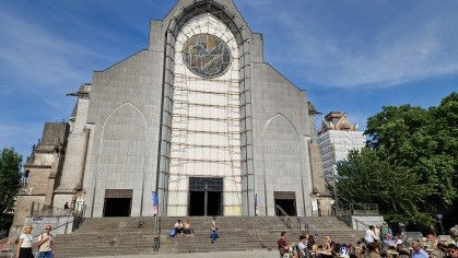 VISITE DE LA CATHEDRALE DE LA TREILLE ET DE SA CRYPTE
