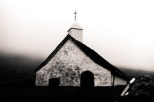 Cimetière devant la petite chapelle du village de Saksun