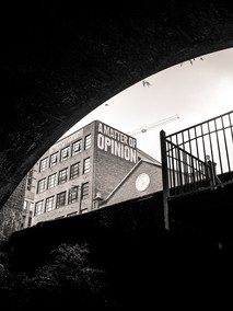Contre-plongée depuis un souterrain